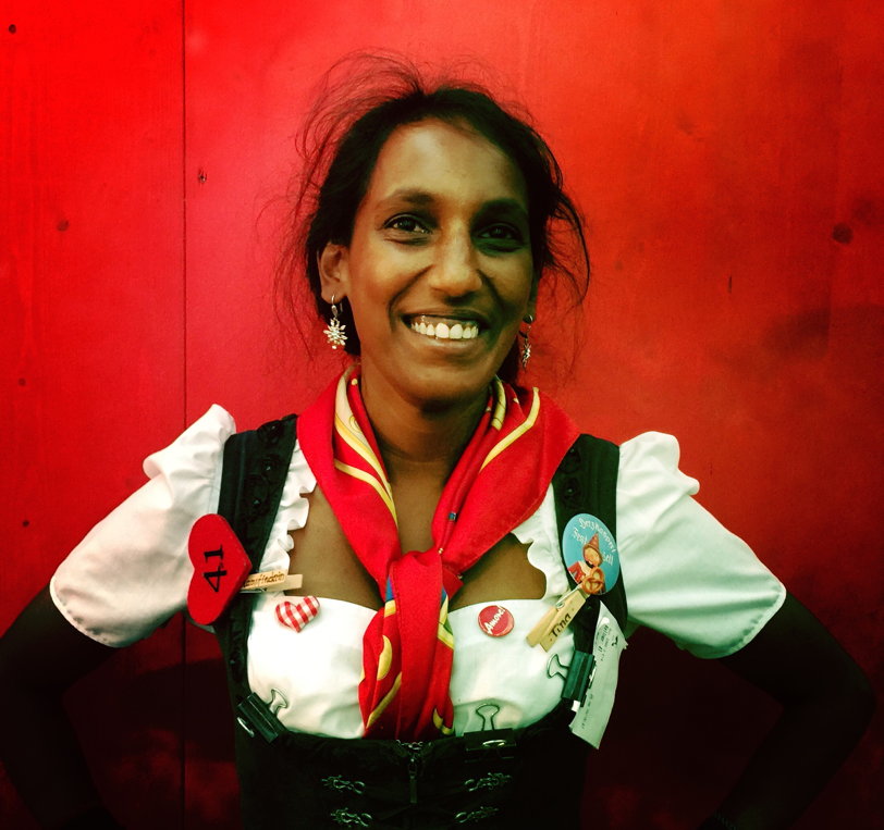 Shubha Poppenwimmer - Kellnerin